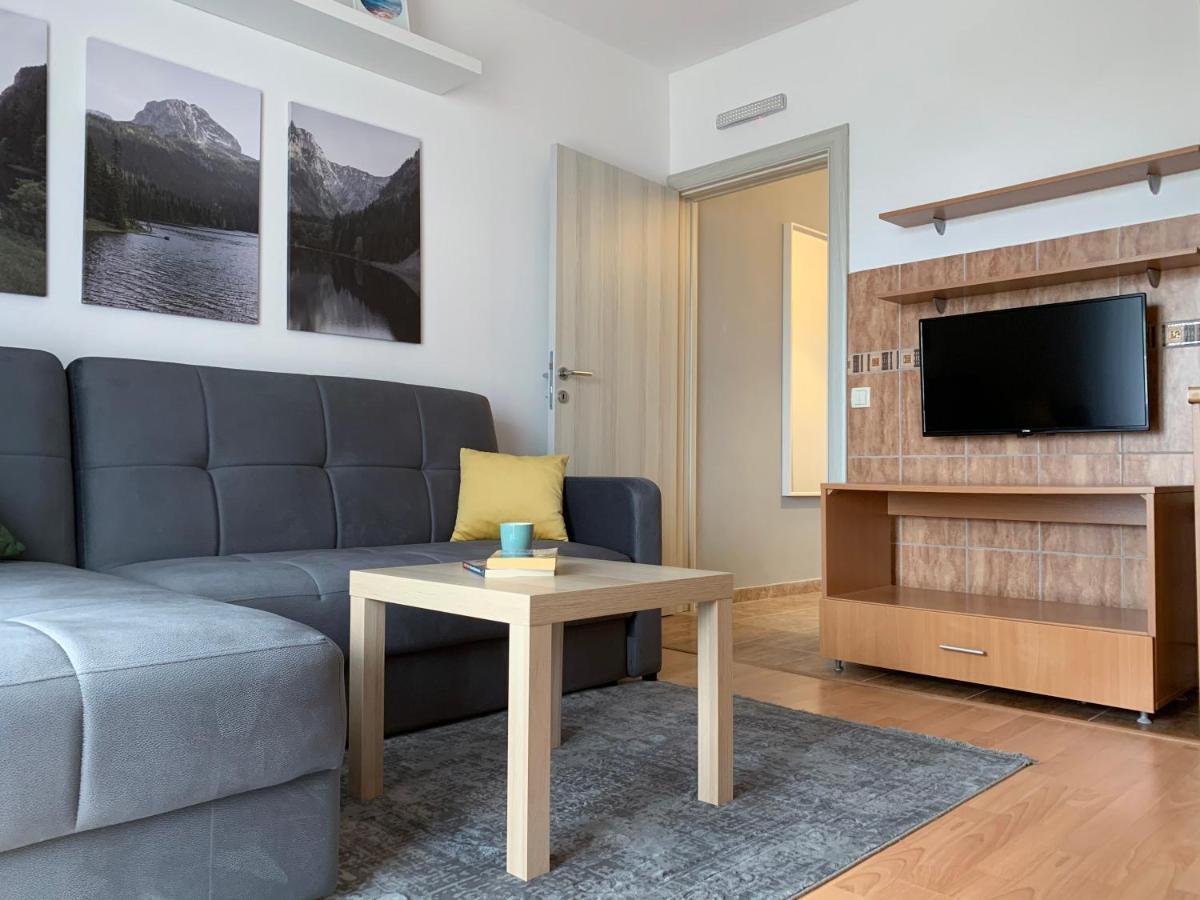 Laurel Apartments Бар Екстериор снимка