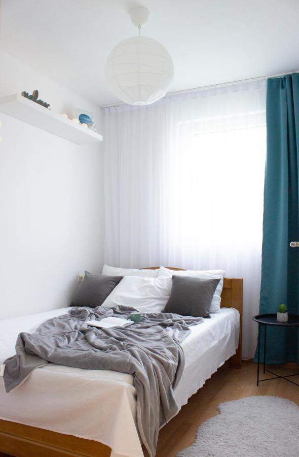 Laurel Apartments Бар Екстериор снимка