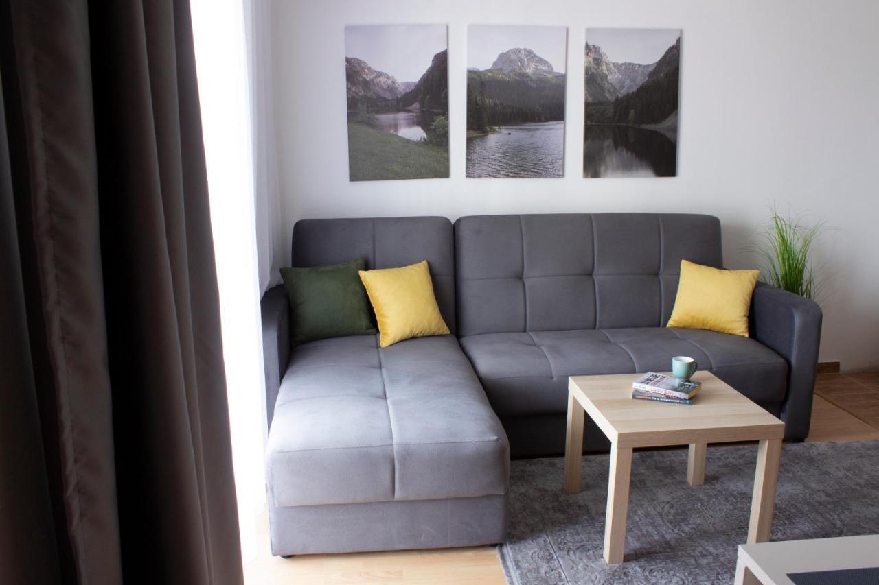 Laurel Apartments Бар Екстериор снимка