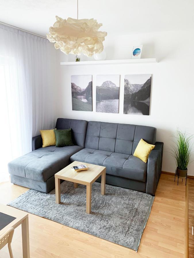 Laurel Apartments Бар Екстериор снимка