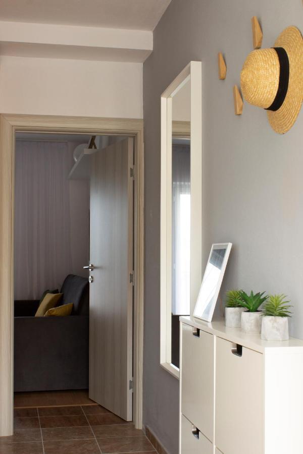Laurel Apartments Бар Екстериор снимка