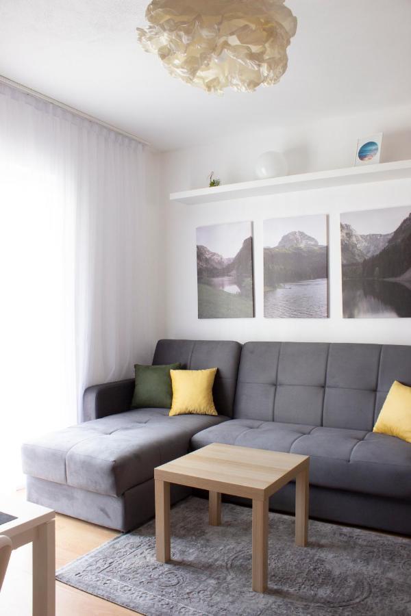 Laurel Apartments Бар Екстериор снимка