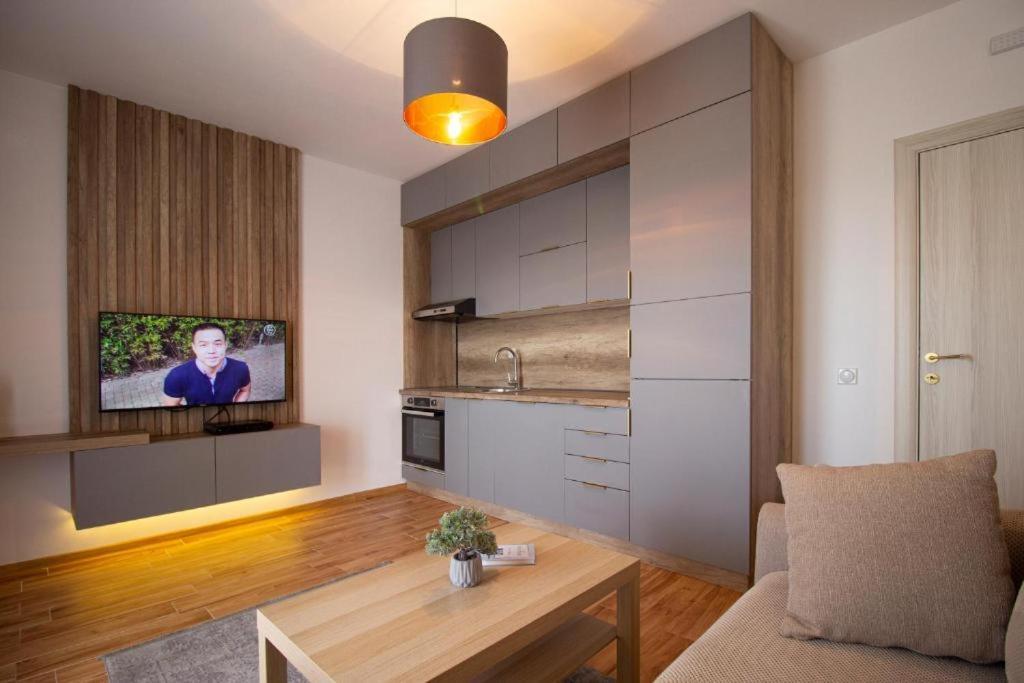 Laurel Apartments Бар Екстериор снимка